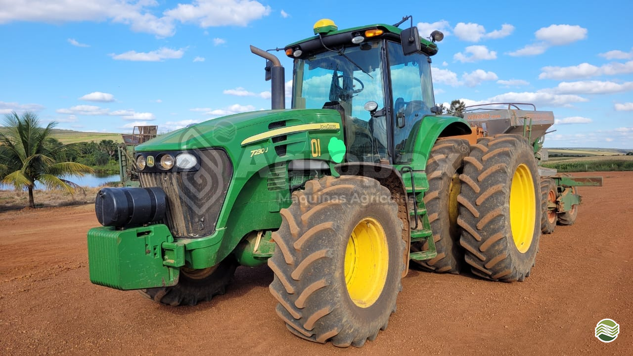 TRATOR JOHN DEERE JOHN DEERE 7230J Agropax Máquinas Agrícolas TIBAGI PARANÁ PR